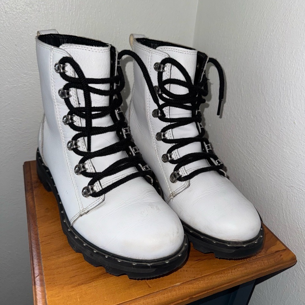 Sorel | White Combat Boots Waterproof - Picture 2 of 7